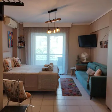 Cozy Studio, 1min From Kamara Apartman